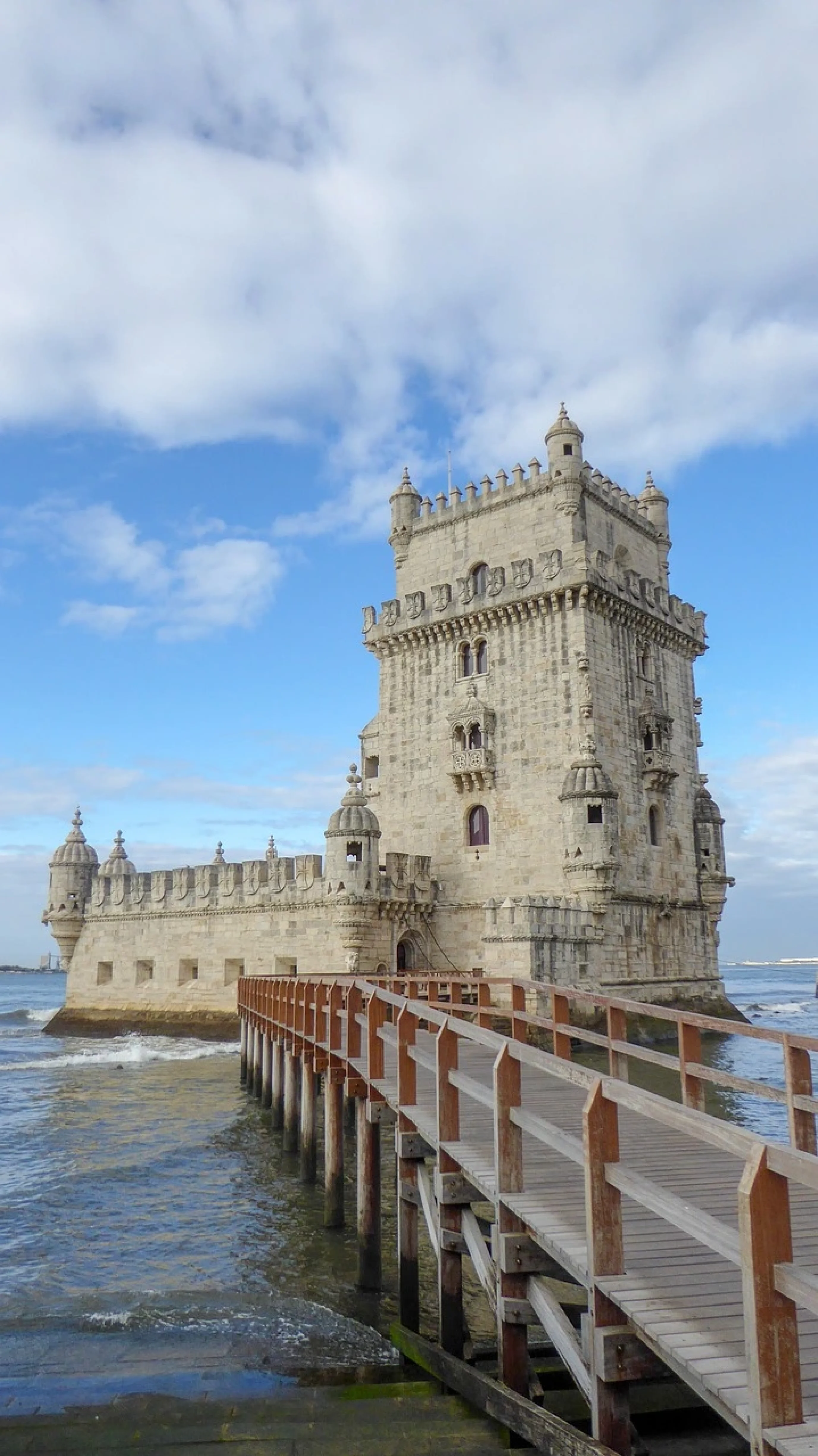 lisbon-3137535_1280